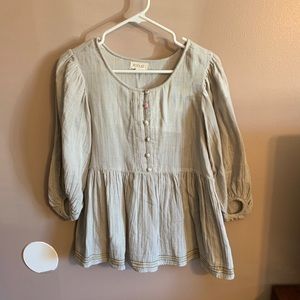 Roolee grey top, only worn twice! Cute details